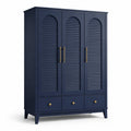 Armoire en pin bleu avec poignées dorées